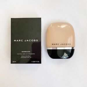 Marc Jacobs Shameless Foundation - Medium R330
